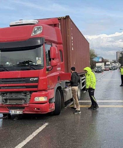 Eskişehir'de 4 aracın karıştığı zincirleme kazada 1 kişi yaralandı