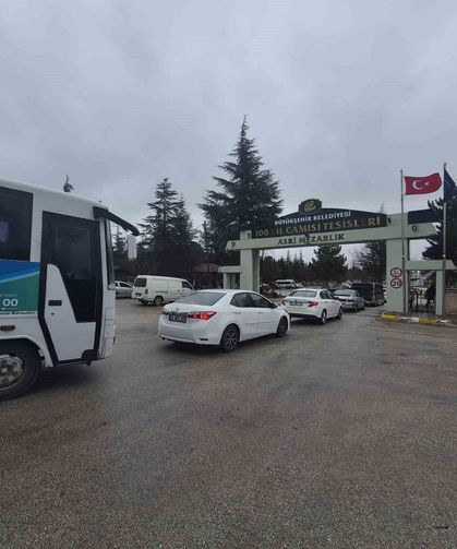 Eskişehir'de Arefe gününde Asri Mezarlık'ta yoğunluk yaşandı