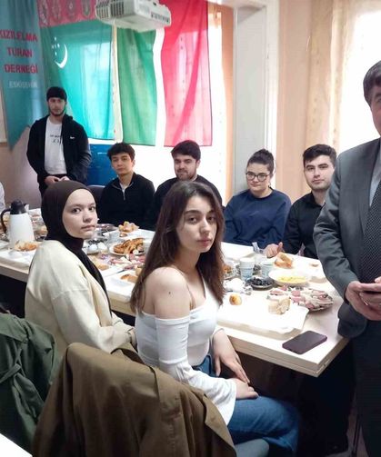 Eskişehir'de okuyan Türk dünyası öğrencileri kahvaltıda buluştu