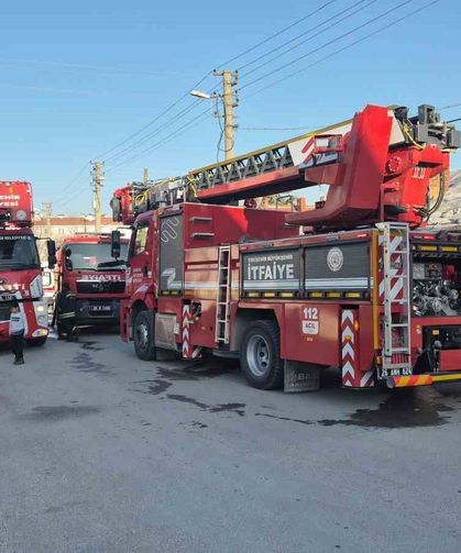 Eskişehir'de yangın paniği: Mahalleli sokağa döküldü