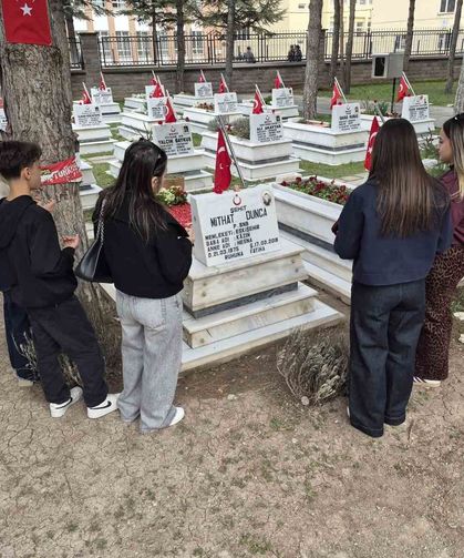 Eskişehirliler 18 Mart'ta şehitlerini unutmadı