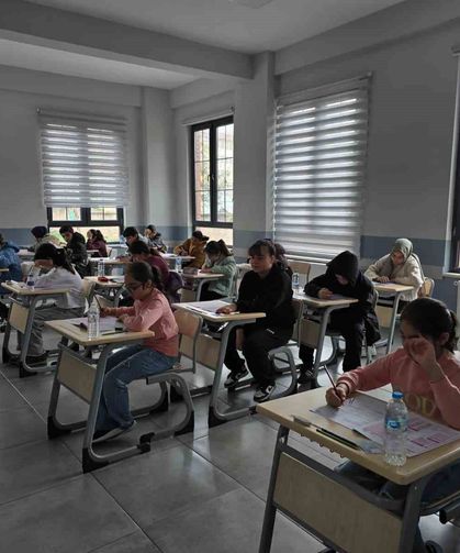 TÜGVA'nın 'Kitap Kurdu' sınavı Eskişehir'de tamamlandı