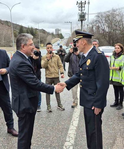 Vali Yılmaz, görev başındaki polis ve jandarma ile bayramlaştı