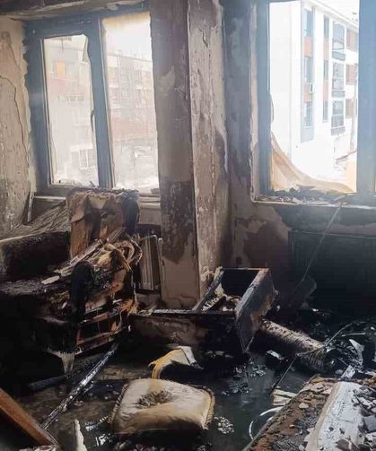 Yangında dumandan etkilenen 3 kişi hastaneye kaldırıldı