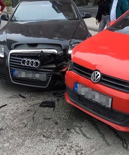 Ara sokaktaki kaza anı anbean kamerada