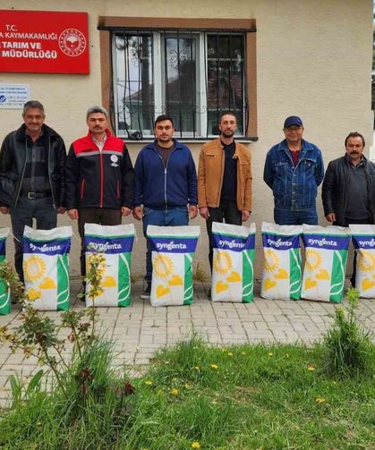 Çiftçilere yüzde 50 hibeli tohum dağıtıldı