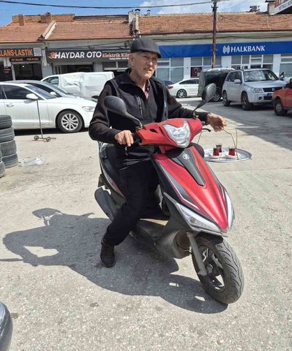 Eskişehir'de 44 senedir çaycı olan esnafın ilginç çalışma yöntemi