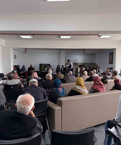 Eskişehir'de huzurevi sakinleri için tiyatro gösterisi düzenlendi