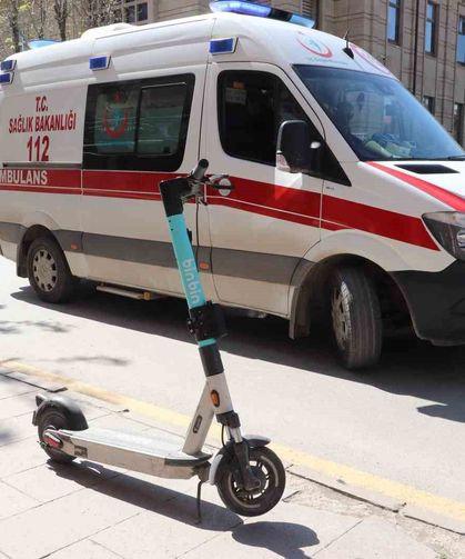 Eskişehir'de otomobil scooter'a çarptı