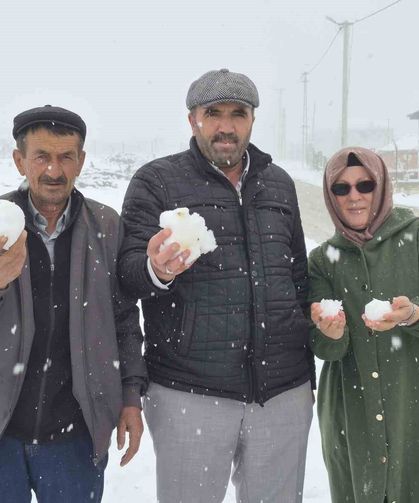 Eskişehir'in yüksek kesimdeki mahallesi kışa geri döndü