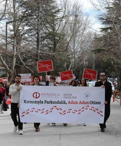 Kampüste 'Otizm İçin Kırmızı Kampüs Yürüyüşü'