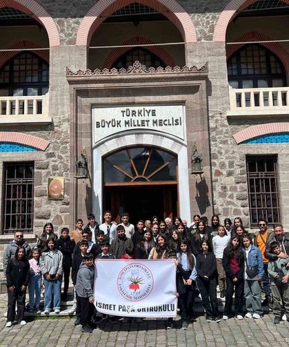 Mahmudiyeli öğrenciler 'Kucak Dolusu Hayaller' projesiyle ilk kez Ankara'ya gitti