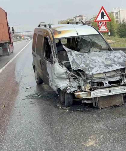 Polis kontrol noktasına metreler kala faciadan dönüldü, yanan araçtan sürücü son anda kurtarıldı