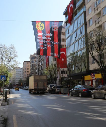 Büyükşehir Şehri Eskişehirspor Bayraklarıyla Donatıyor