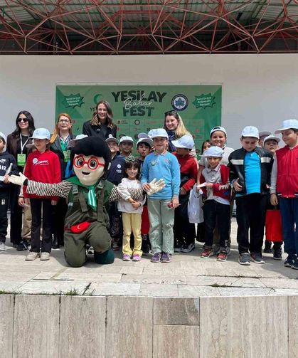 Eskişehir Vali Münir Raif Güney İlkokulu öğrenc ileri bağımlılığa karşı festivalde