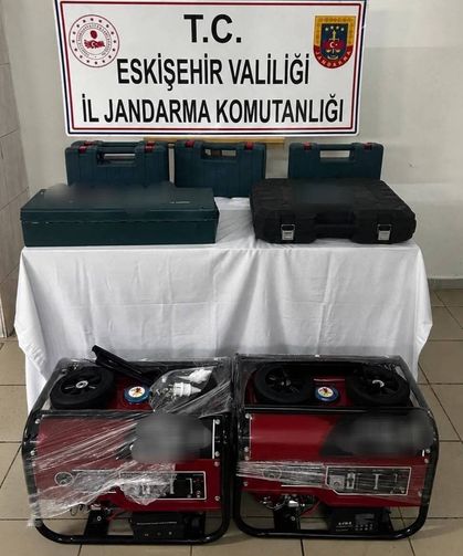 Gümrük kaçağı malzemeleri piyasaya sürmeye hazırlanan şüpheli yakalandı
