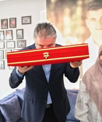 Vali Erdinç Yılmaz, Şehit Recep Çetin'in ailesine bayram ziyaretinde bulundu