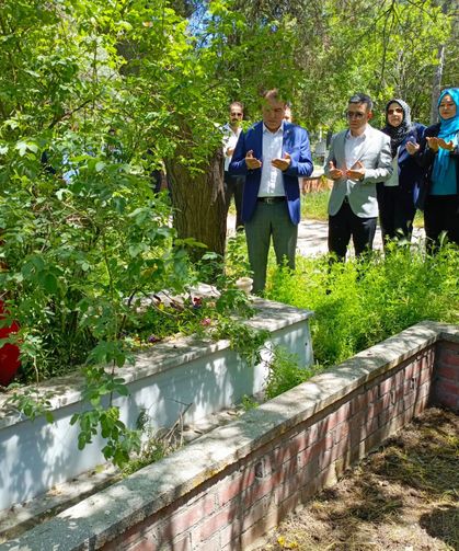 MHP' İl Yönetimi Ülkücü Şehitlerin Kabirlerini Ziyaret etti