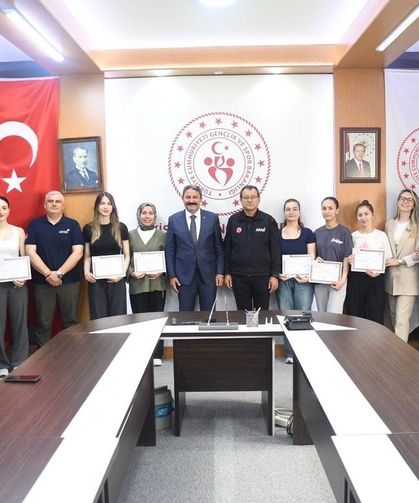 AFAD gönüllüsü öğrenciler ilk yardım belgelerini aldı