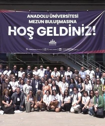 Bir araya gelen Anadolu Üniversitesi mezunları hasret giderdi