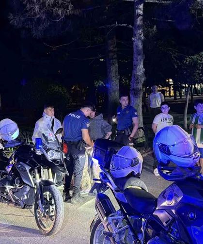 Eskişehir'de parkta alkol alan şahıslar arasında kavga
