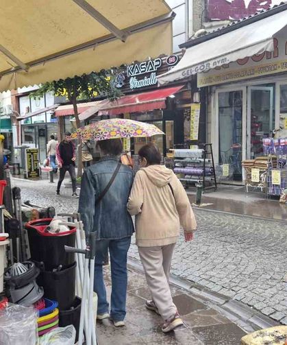 Gün boyu havanın sıcak olduğu Eskişehir'de yağışlar etkisini gösterdi