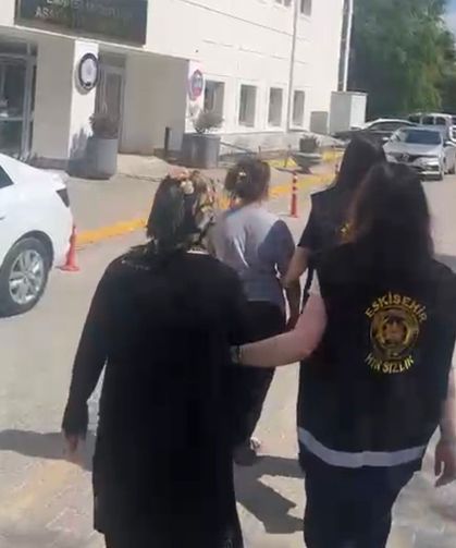 Hırsızlıktan 49 yıl hapis cezası bulunan kadın son soygununda yakayı ele verdi