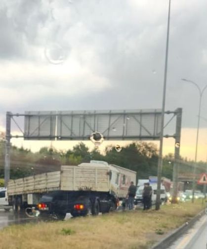 Şiddetli yağışlar beraberinde kazaları da getirdi