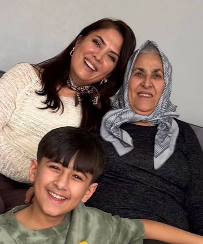 Ünlü yazar Dilek Cesur'un annesi gözyaşları içinde toprağa verildi