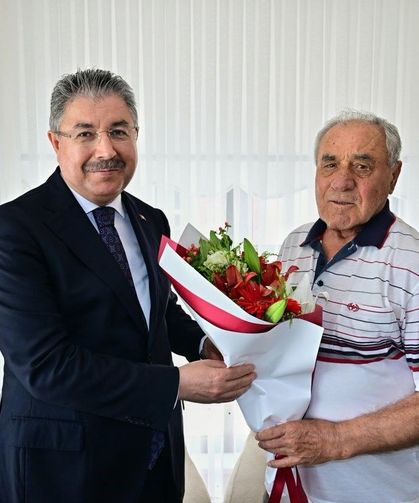 Vali Yılmaz, Babalar Günü'nde şehit ailesini ziyaret etti