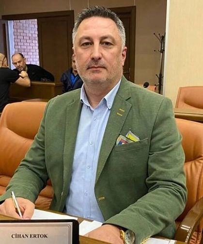 Cihan Ertok, Tepebaşı Meclisinde 2019'da Yapılan Vandallıgı hatırlattı.