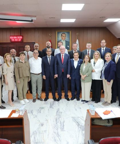 CHP'li Meclis Üyeleri Mutlak Özgür Özel'in Yanında