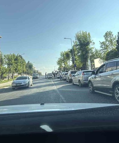 Düğün konvoyu ambulasların çıkış yaptığı kapıyı kapattı