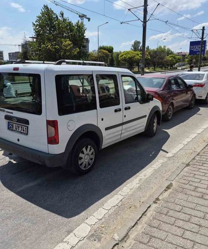 Eskişehir'de 3 aracın karıştığı zincirleme trafik kazası ucuz atlatıldı