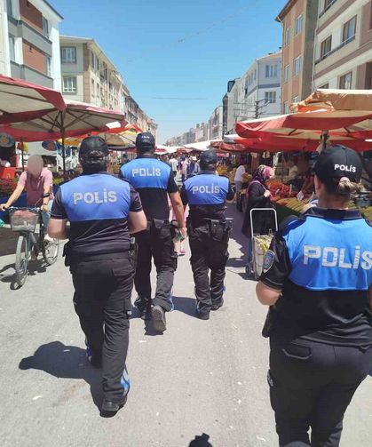 Eskişehir'de polis vatandaşları hırsızlık ve dolandırıcılık olaylarına karşı bilgilendirdi