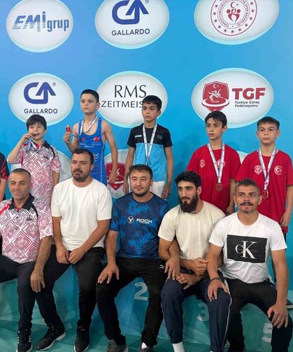Eskişehirli minik güreşçi Ahmet Efe Aykol Türkiye 5'incisi oldu