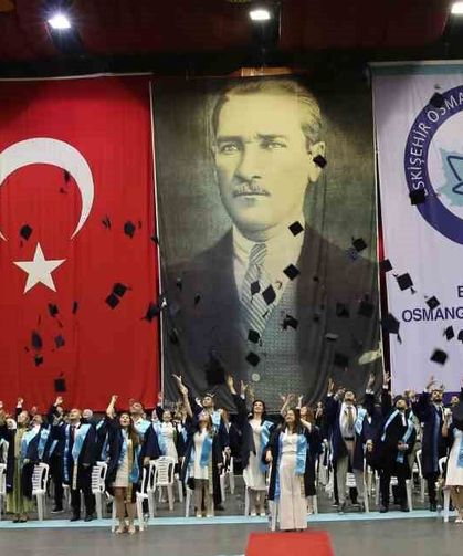 ESOGÜ Diş Hekimliği Fakültesi 2026 mezunlarını verdi