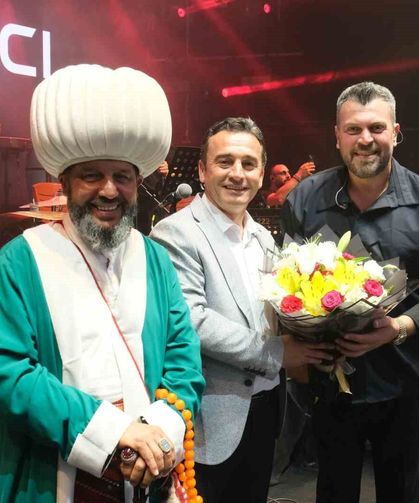 Festivalde sahne alan sanatçılar hayran bıraktı