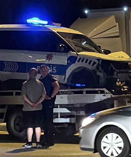 Polis aracı ile otomobil çarpıştı: 2'si polis 3 yaralı