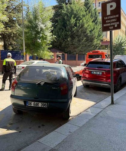 Tur otobüslerine ayrılan alana park eden araçlar ceza kesildi