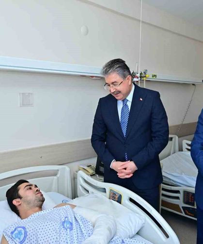 Vali Erdinç Yılmaz'dan yaralı itfaiyecilere ziyaret