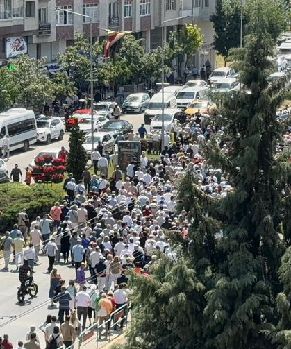 Özgür Özel'in Büyük Yürüyüş tanımına Mahalle Mitingi Benzetmesi