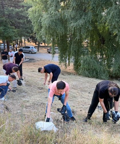 AK Gençlerden Eskişehir'de çevre temizliği seferberliği