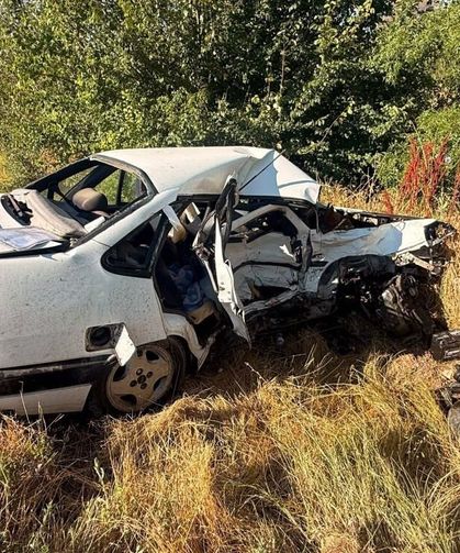 Otomobillerin çarpıştığı kazada bir kişi öldü 3 kişi yaralandı