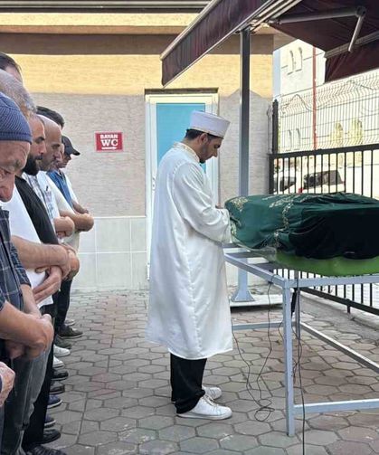 Arkadaşı tarafından bıçaklanarak öldürülen esnaf son yolculuğuna uğurlandı