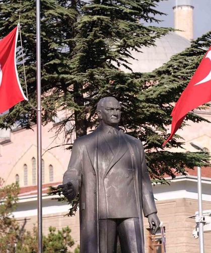 Başkan Ünlüce: 'Kahramanlıkla kazanılan, gururla kutlanan zaferin 104. yılı kutlu olsun'