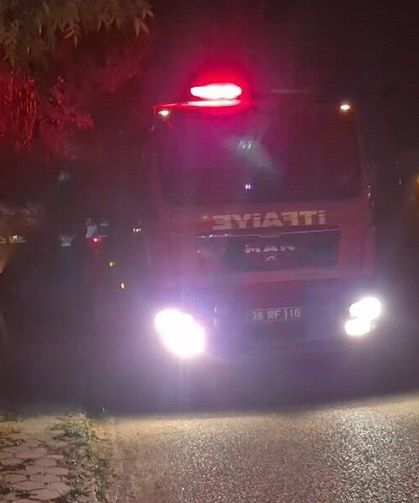Eskişehir'de bir parkta kasten çıkarılan yangın ekipleri teyakkuza geçirdi