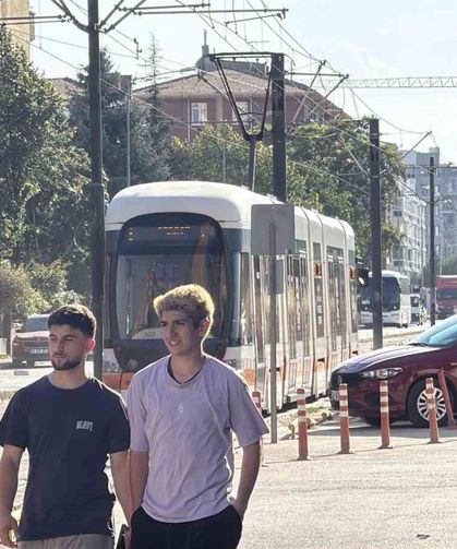Eskişehir'de tramvayın çarptığı yaya yaralandı