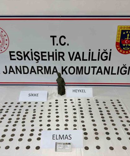 Jandarma tarihi eser değerinde 1 elmas, 1 heykel ve 194 bronz sikke ele geçirdi, şüpheli tutuklandı