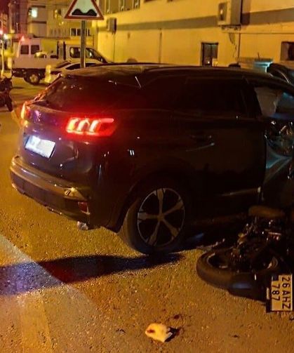 Sivrihisar'da otomobil ile motosiklet çarpıştı, 2 kişi yaralandı